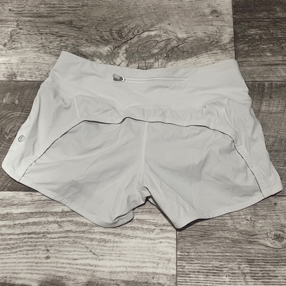 Lululemon speed up mid-rise lined shorts 🤍